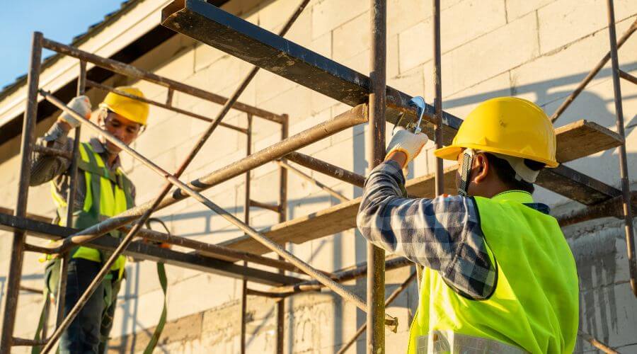 Professional fairlawn roofing services in Center Point, IA